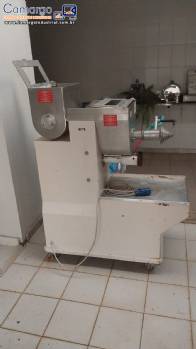 Extrusora para massas aliment�cias La Parmigiana 30 kg / hora